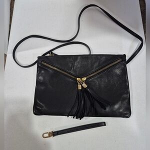 Elegant Lavorazione Artigianale Black  Leather Zipper Front Clutch/Crossbody Bag